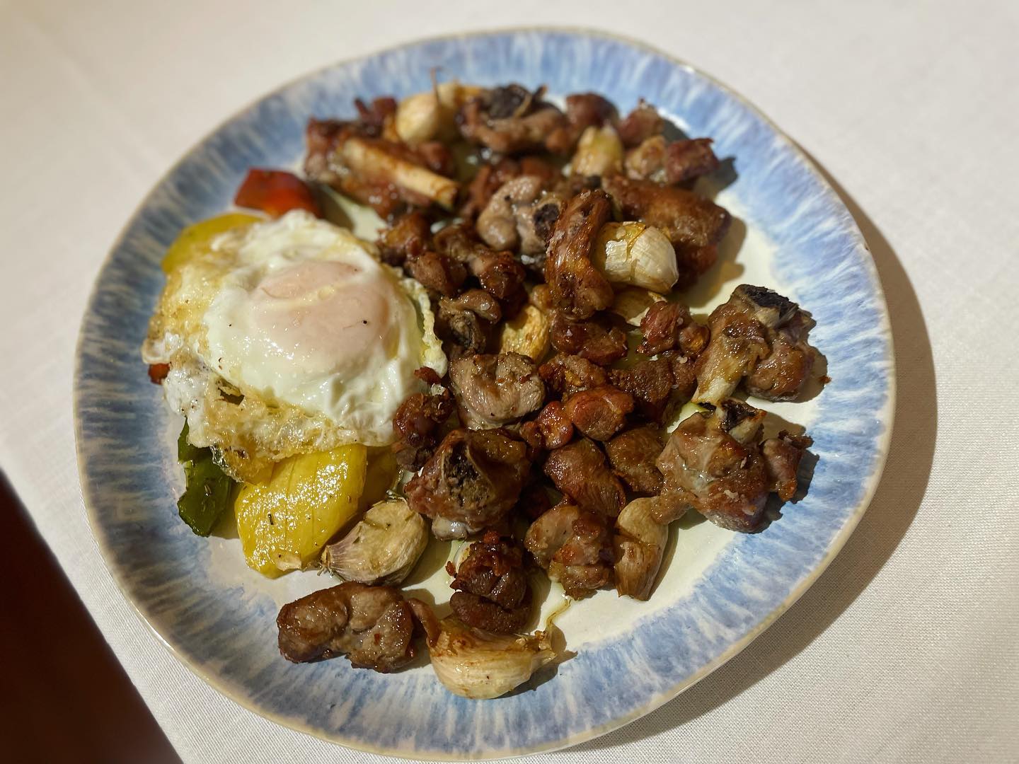Cabrito frito con ajos - Restaurante La Fonda de Alberto