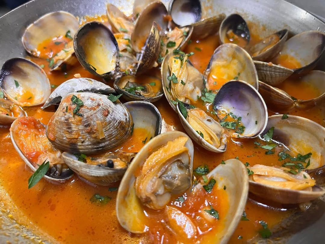 Almejas a la marinera - Restaurante La Fonda de Alberto