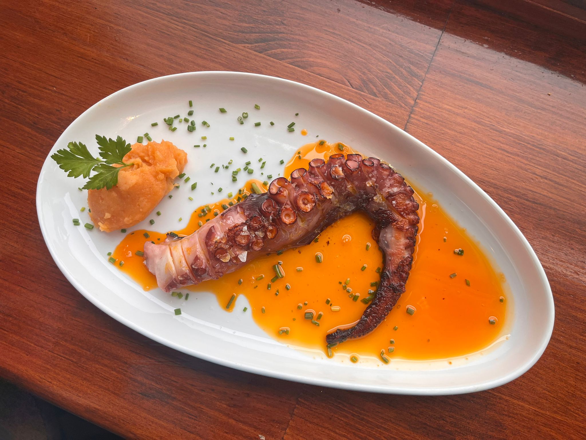 Pulpo con parmentier de patata y pimentón - Restaurante La Fonda de Alberto