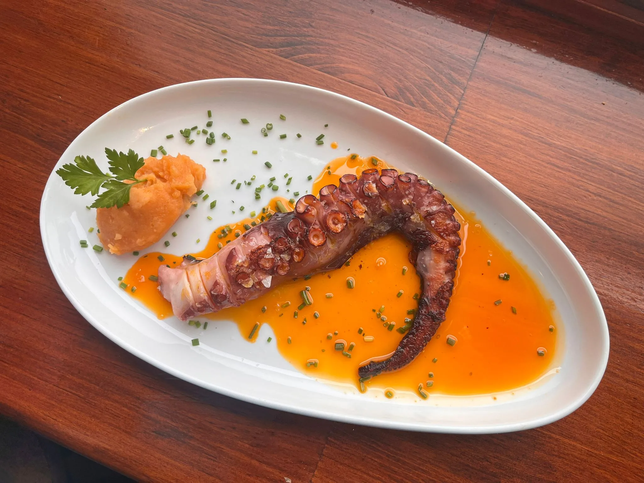 Pulpo con parmentier de patata y pimentón - Restaurante La Fonda de Alberto