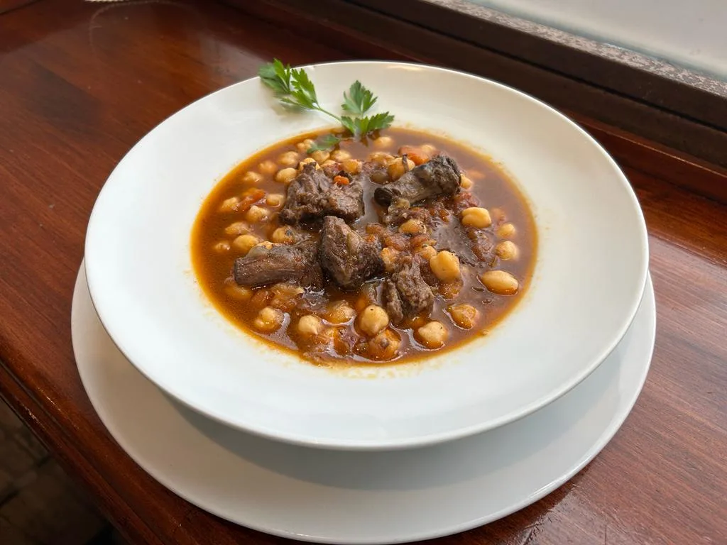 Garbanzos con rabo de toro - Restaurante La Fonda de Alberto